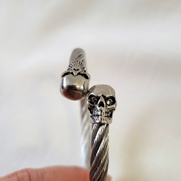 NEW Double Skull Rhinestone Eye Twisted Silver Cable Open Cuff Bracelet - Picture 10 of 12